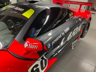 Black and red McLaren F1 GTR rear quarter, Lark and powered by BMW livery, Sun mirror decal