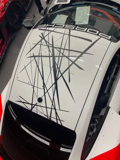 White Porsche 935 roof and bonnet with black abstract line motorsport livery